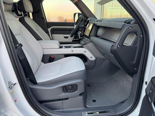 2026 Land Rover Defender 110 V8