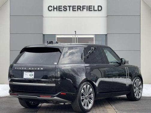 2025 Land Rover Range Rover SE