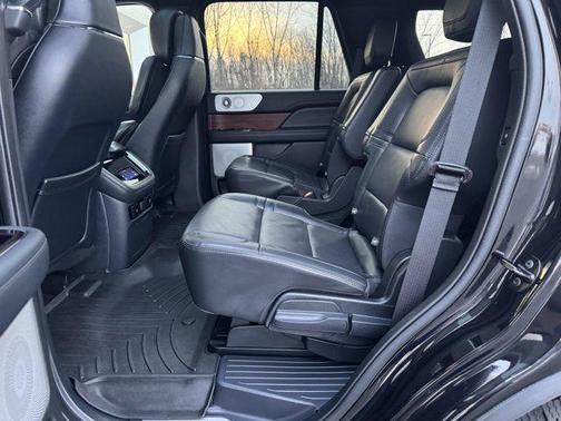 Infinite Black Metallic Clearcoat 2022 Lincoln Navigator Reserve