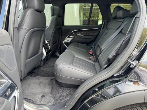 2025 Land Rover Range Rover P400 SE