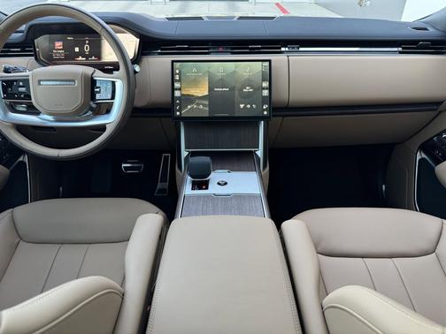 Belgravia Green Metallic 2026 Land Rover Range Rover P400 SE