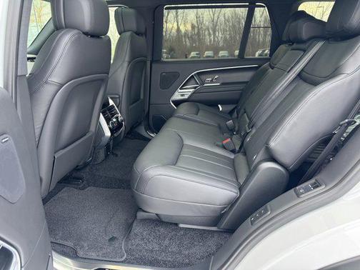 2026 Land Rover Range Rover P530 SE 7 Seat