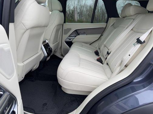 2025 Land Rover Range Rover P530 SE