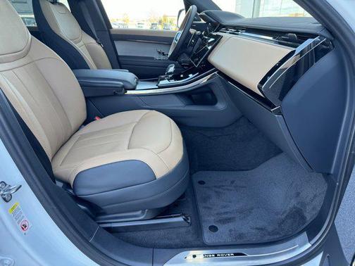 2025 Land Rover Range Rover Sport SE