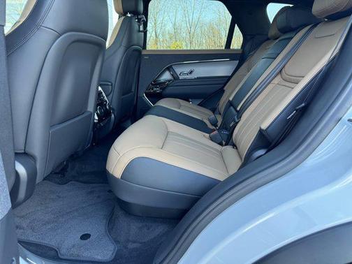2025 Land Rover Range Rover Sport SE