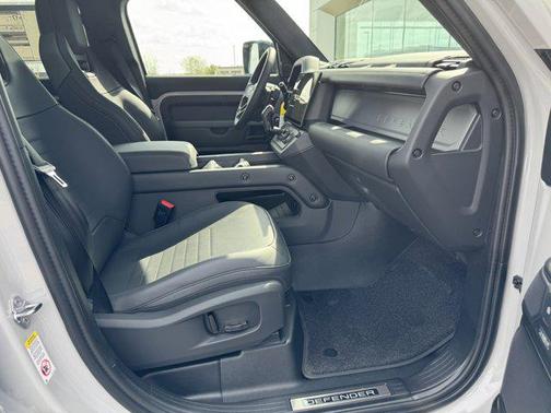 Borasco Grey Metallic 2026 Land Rover Defender P635 OCTA