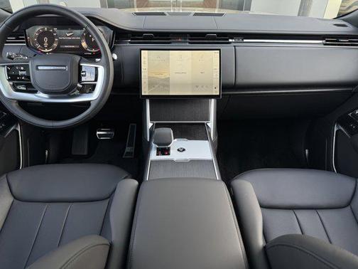 2026 Land Rover Range Rover P400 SE 7 Seat