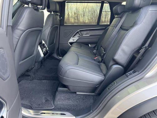 2026 Land Rover Range Rover P400 SE 7 Seat