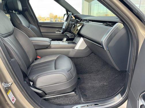 2026 Land Rover Range Rover P400 SE 7 Seat
