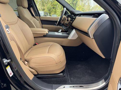2025 Land Rover Range Rover P530 SE 7 Seat