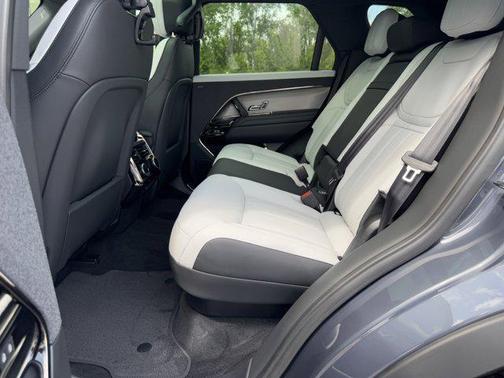 2025 Land Rover Range Rover Sport SE