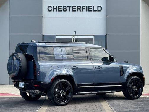 2025 Land Rover Defender 110 P400 X-Dynamic SE
