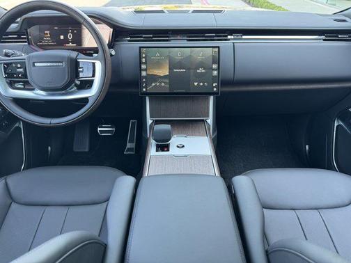 2025 Land Rover Range Rover P400 SE
