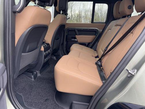 2025 Land Rover Defender 110 P400 X-Dynamic SE
