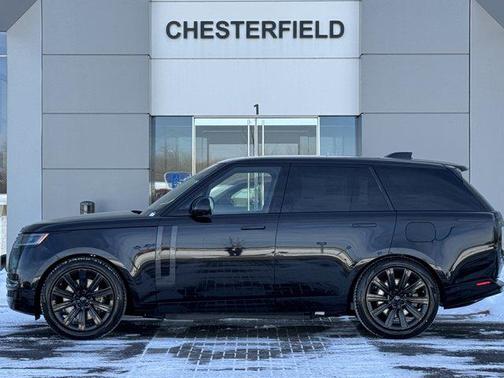 2026 Land Rover Range Rover P550e SE