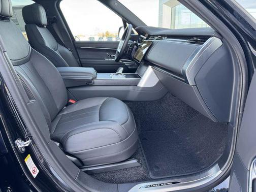 2026 Land Rover Range Rover P550e SE