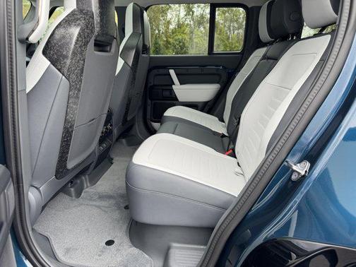 2026 Land Rover Defender OCTA