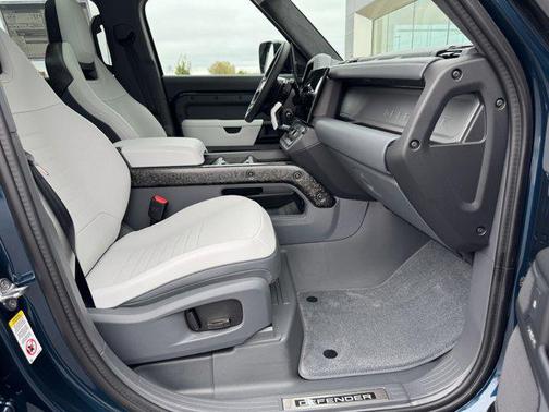 2026 Land Rover Defender OCTA