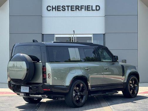 2025 Land Rover Defender 130 P400 X-Dynamic SE