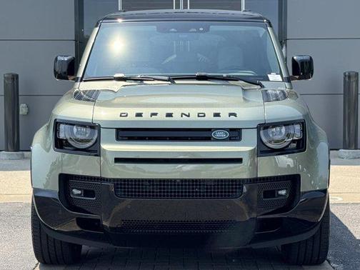 2025 Land Rover Defender 130 P400 X-Dynamic SE
