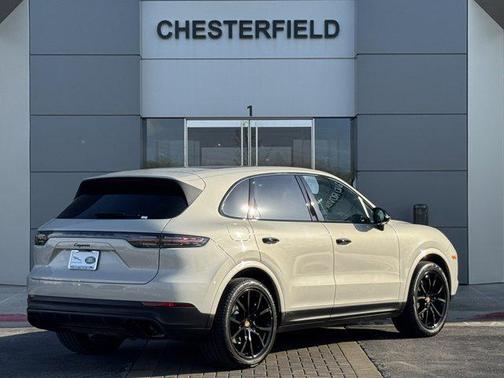 Cashmere Beige Metallic 2022 Porsche Cayenne Cayenne