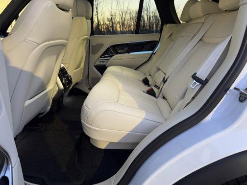 2025 Land Rover Range Rover SE