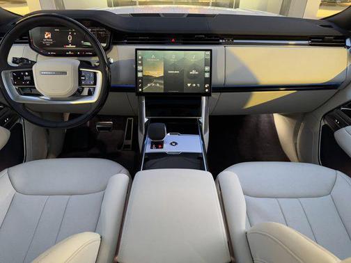 2025 Land Rover Range Rover SE