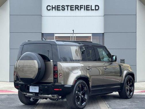 2025 Land Rover Defender 110 P400 X-Dynamic SE