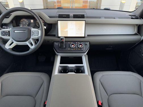 2025 Land Rover Defender 110 P300