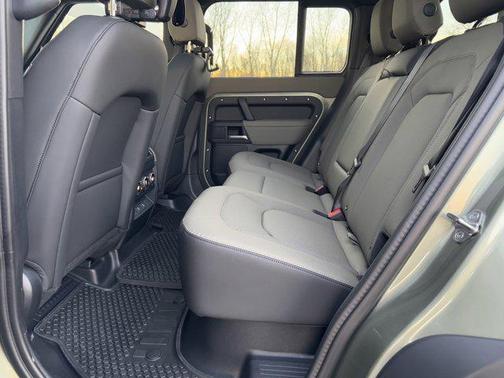 2025 Land Rover Defender 110 P300