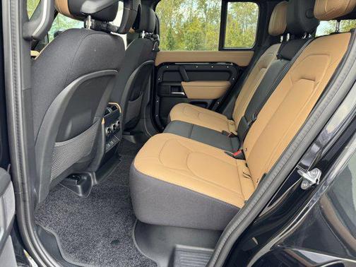 2026 Land Rover Defender 110 V8
