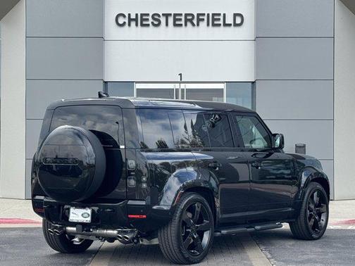 2026 Land Rover Defender 110 V8