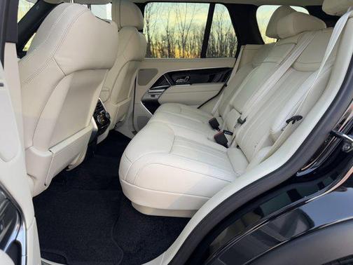 2025 Land Rover Range Rover P550e SE