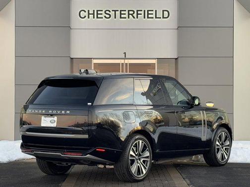 2025 Land Rover Range Rover P550e SE