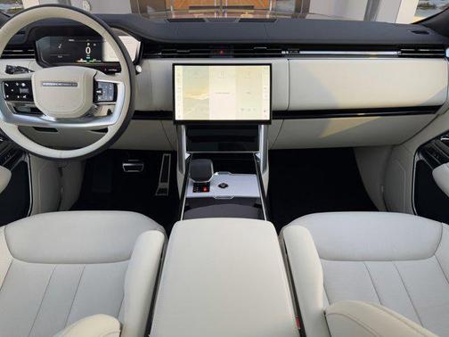 2025 Land Rover Range Rover P550e SE