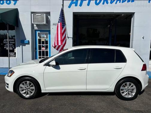 2017 Volkswagen Golf TSI S 4-Door