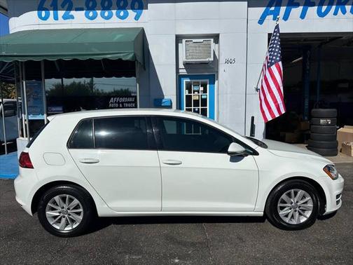 2017 Volkswagen Golf TSI S 4-Door