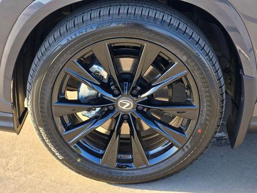 2026 Lexus NX 450h+ F SPORT Handling