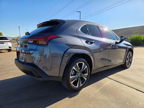 2026 Lexus UX 300h Premium
