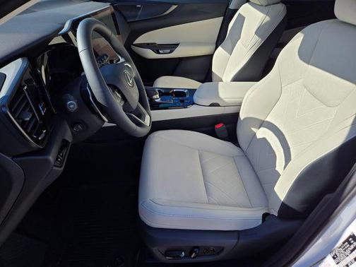 2026 Lexus NX 450h+ Luxury