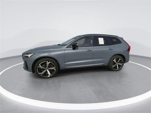 2023 Volvo XC60 B5 Ultimate Dark Theme
