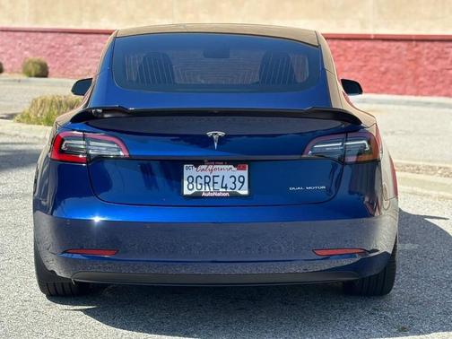 Deep Blue Metallic 2018 Tesla Model 3 Long Range