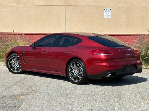 2016 Porsche Panamera 4 Edition