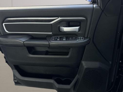 Diamond Black Crystal Pearlcoat 2024 RAM 2500 Big Horn Crew Cab 4x4 6'4' Box