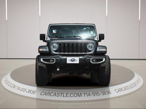 Granite Crystal Metallic Clearcoat 2024 Jeep Gladiator Sport