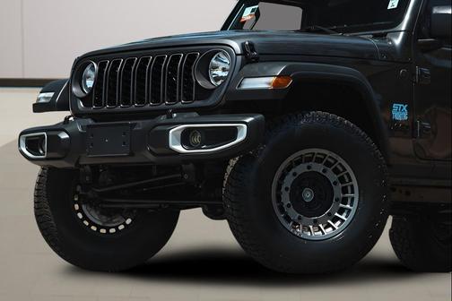 Granite Crystal Metallic Clearcoat 2024 Jeep Gladiator Sport