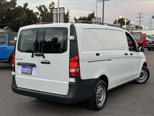 2016 Mercedes-Benz Metris Base