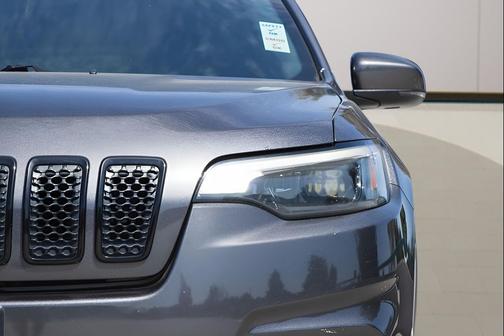 Granite Crystal Metallic Clearcoat 2019 Jeep Cherokee Latitude