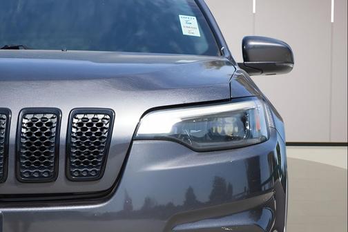 Granite Crystal Metallic Clearcoat 2019 Jeep Cherokee Latitude