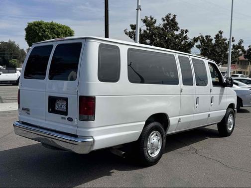 Oxford White 2011 Ford E350 Super Duty XLT